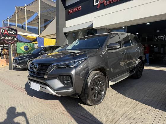 TOYOTA HILUX SW4 2.8 D-4D TURBO DIESEL SRX 7L 4X4 AUTOMÁTICO TOYOTA HILUX SW4 2.8 D-4D TURBO DIESEL SRX 7L 4X4 AUTOMÁTICO